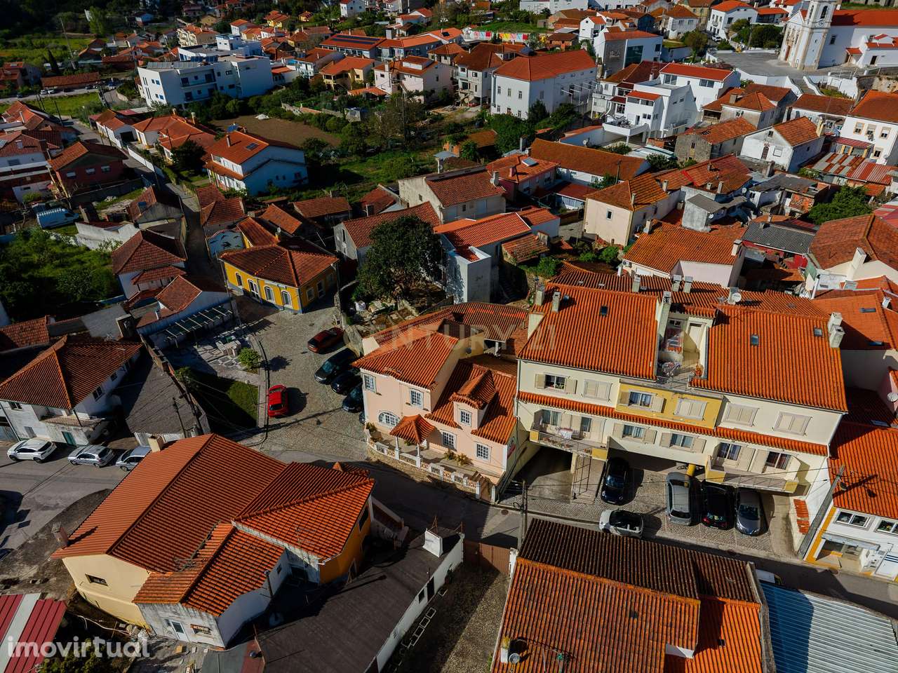 Moradia T5 com Anexos e Logradouro — Charme e Potencial no Coração do - Grande imagem: 4/35