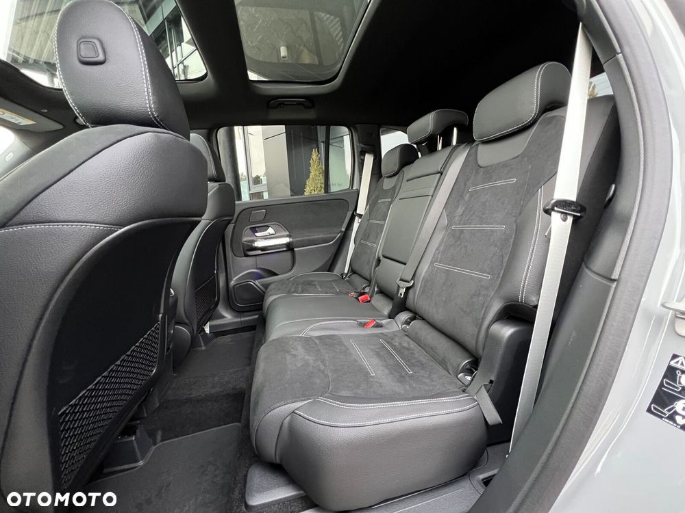 Mercedes-Benz GLB - 11