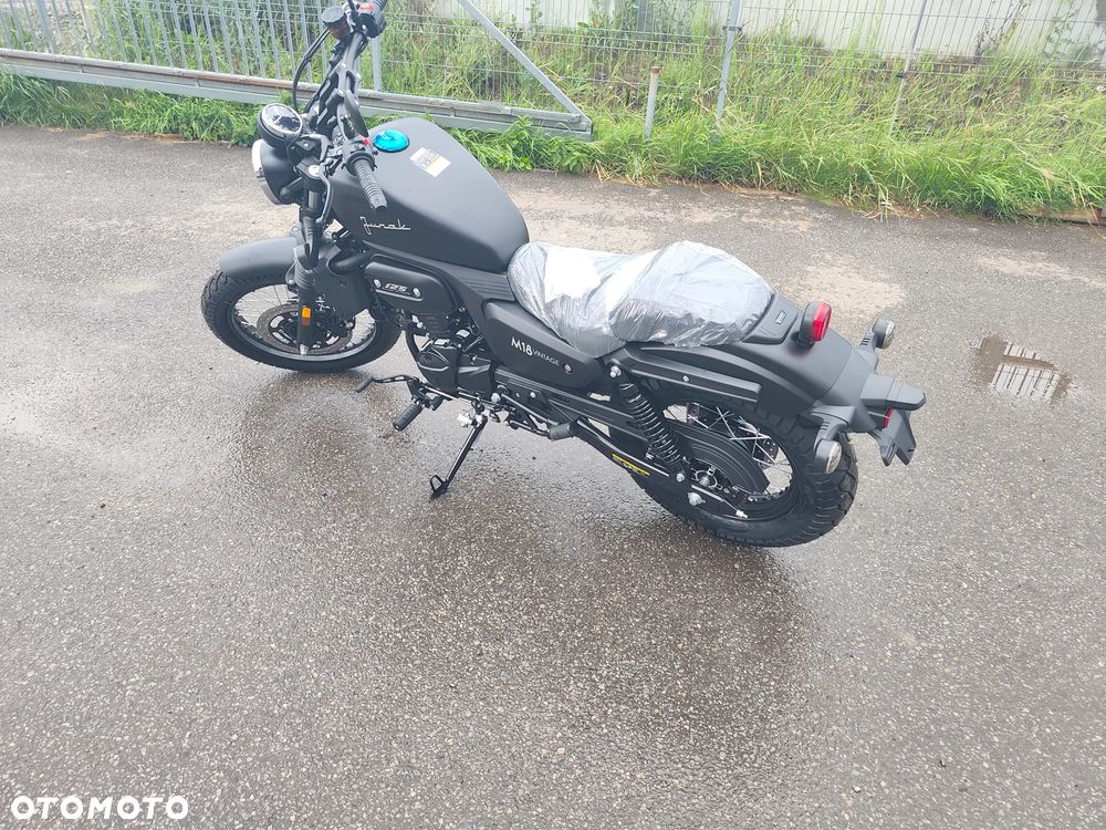Junak M18 - 8