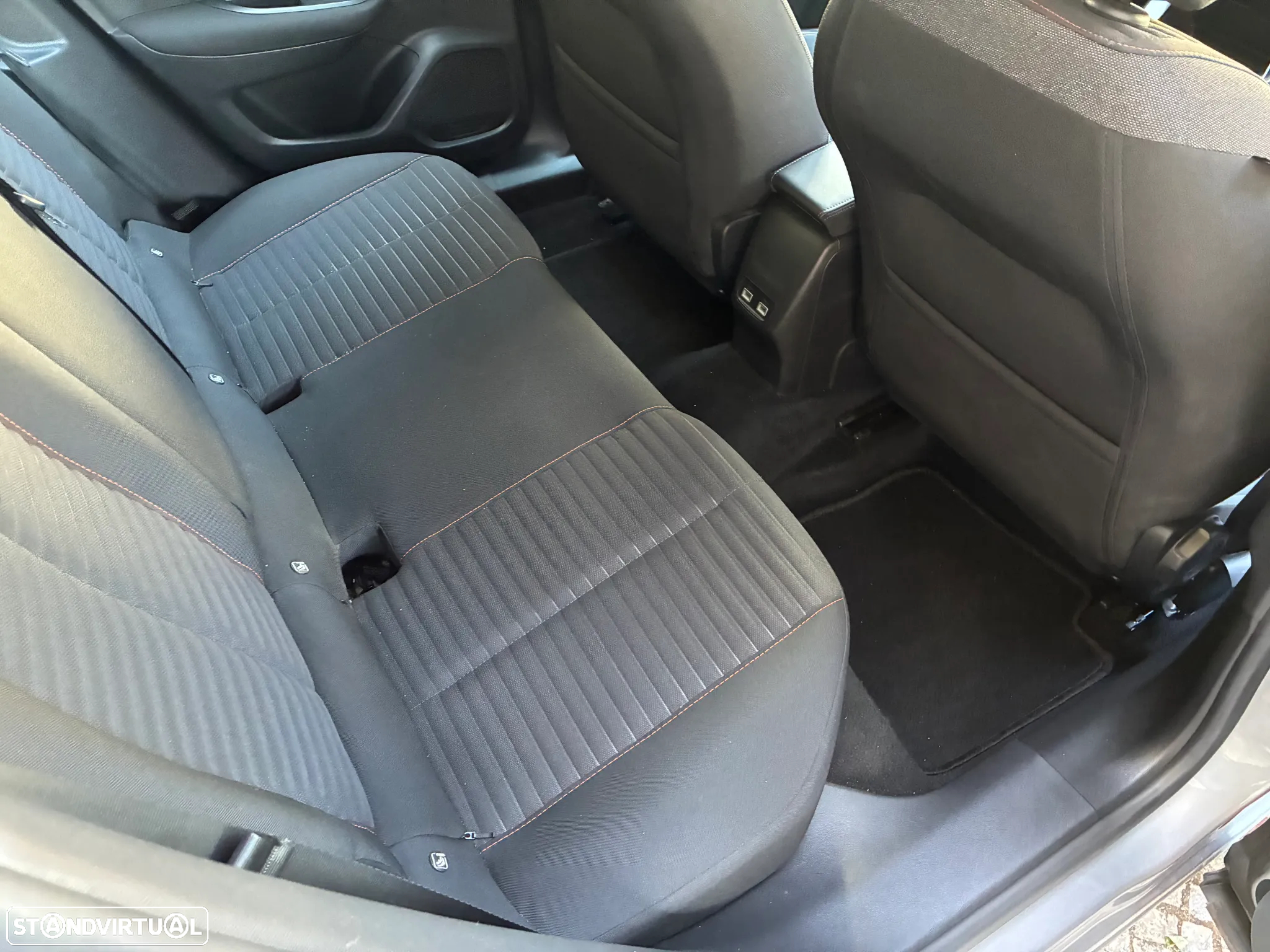 Peugeot e-2008 50 kWh Active Pack - 18