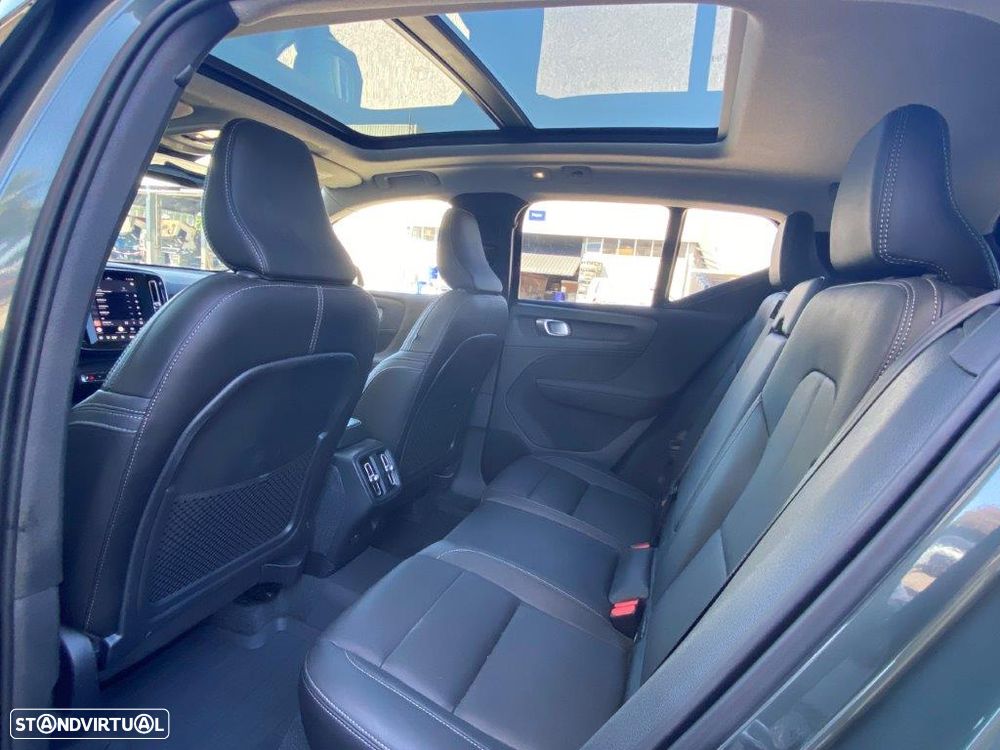 Volvo XC 40 2.0 B3 Plus Dark - 14