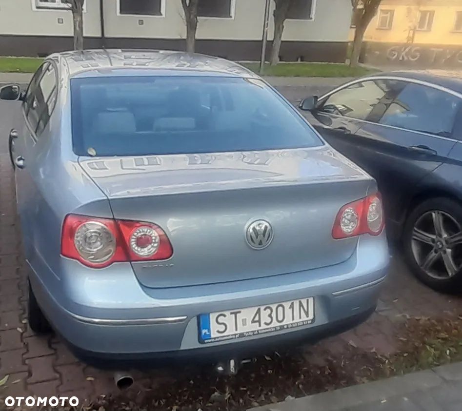 Volkswagen Passat 1.6 FSI Comfortline - 4