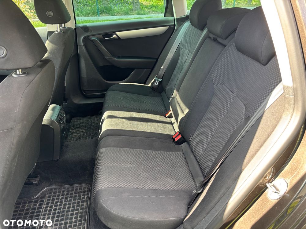 Volkswagen Passat 1.6 TDI BlueMotion - 21