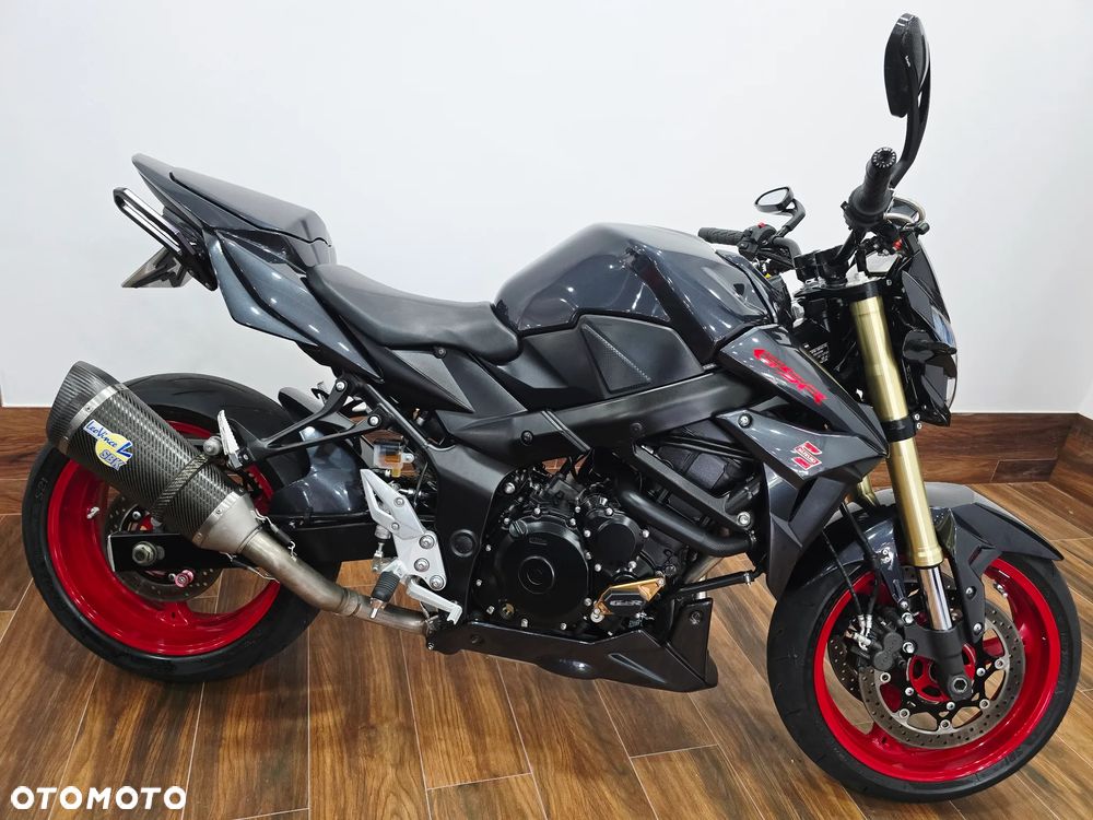 Suzuki GSR - 1