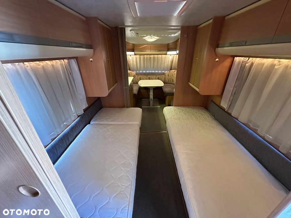 Adria ADORA 542 UT z napędem, nową markizą i dużą łazienką. - 40