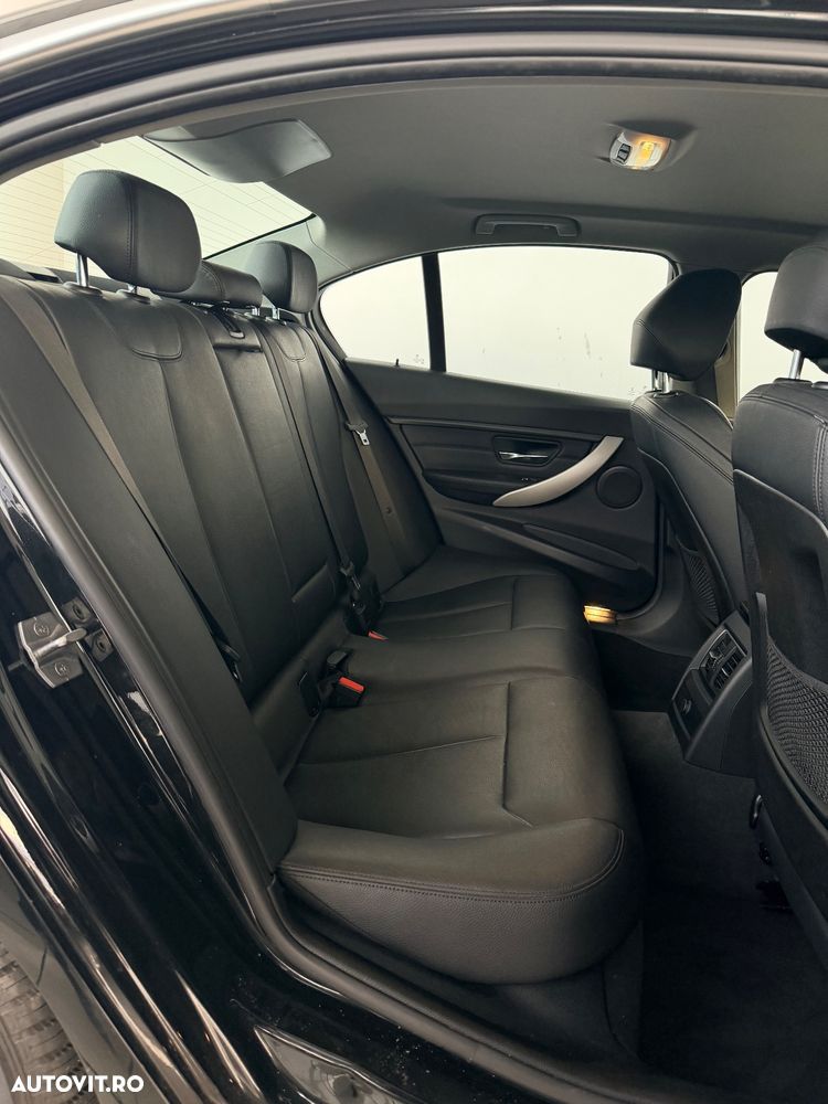 BMW Seria 3 320d Touring Aut. Efficient Dynamics Edition Blue Perf. Sport Line - 27