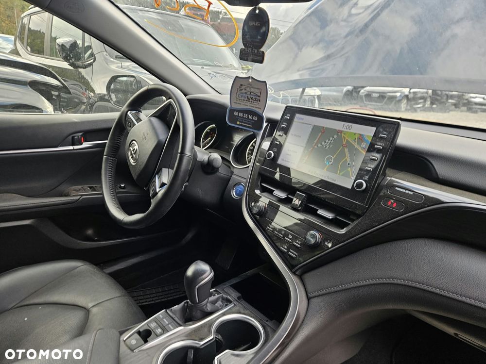 Toyota Camry Executive - 18