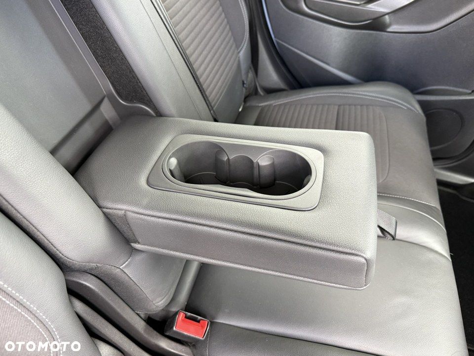 Ford Kuga 2.0 TDCi 2x4 Titanium - 36