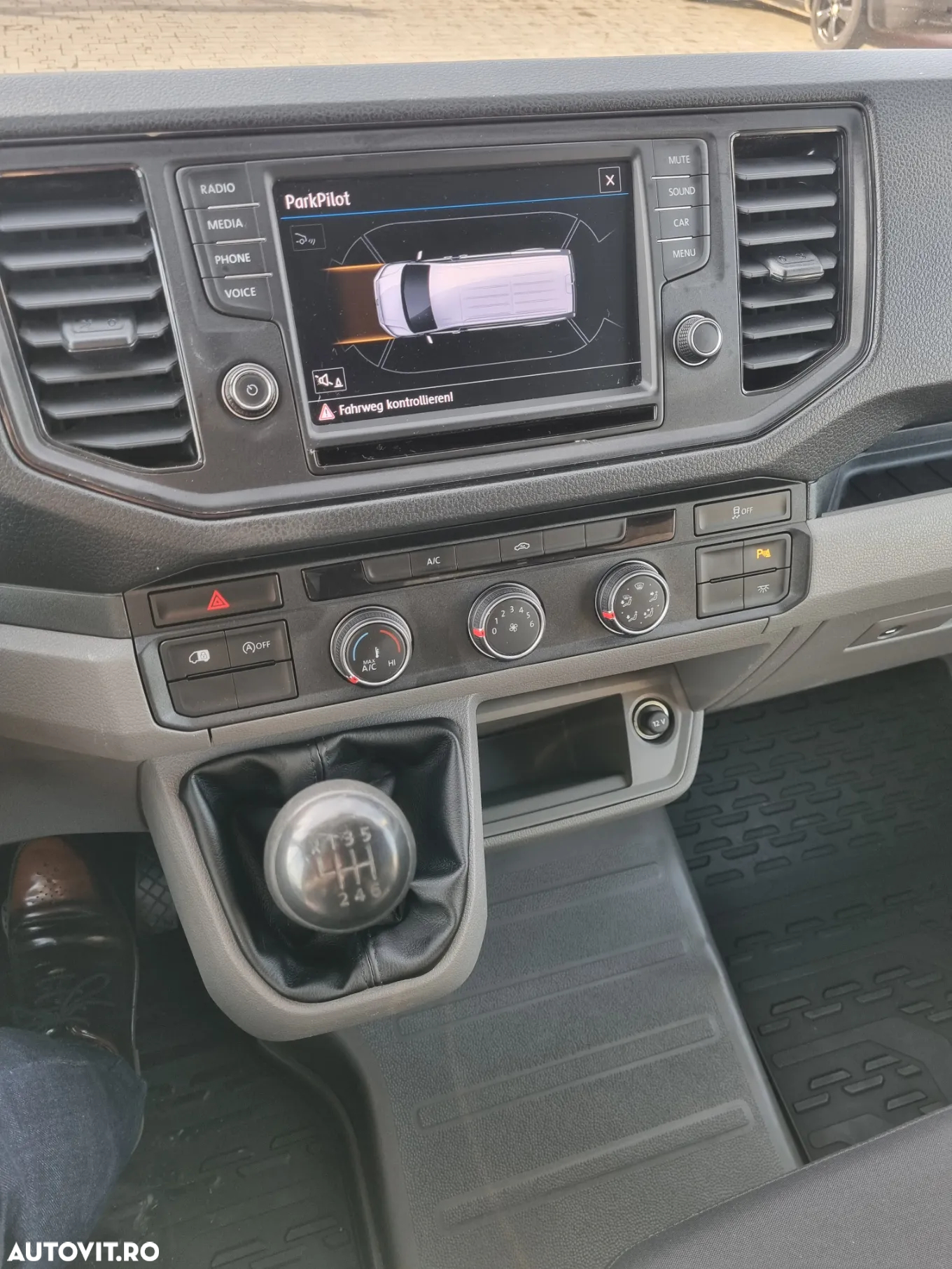 Volkswagen Crafter Maxi  L4 H3 2.0 TDI 140 C.P. An 2020 Stare ca nouă - 10