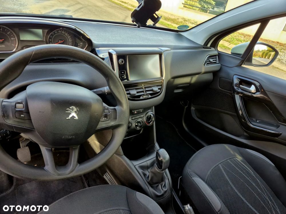 Peugeot 208 - 9