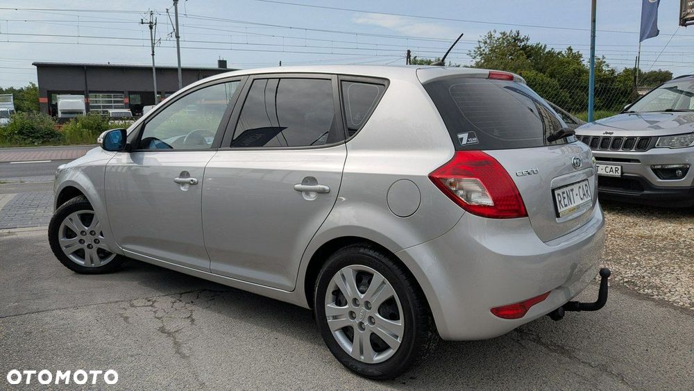 Kia Ceed - 9