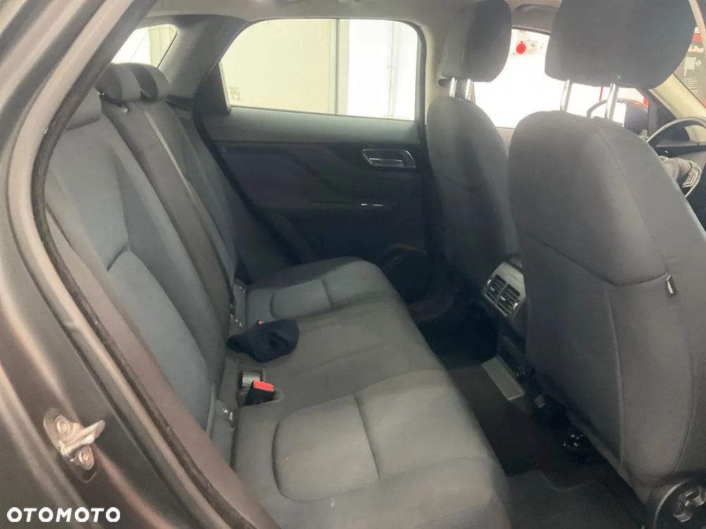 Jaguar F-Pace 2.0 i4D AWD Pure - 7