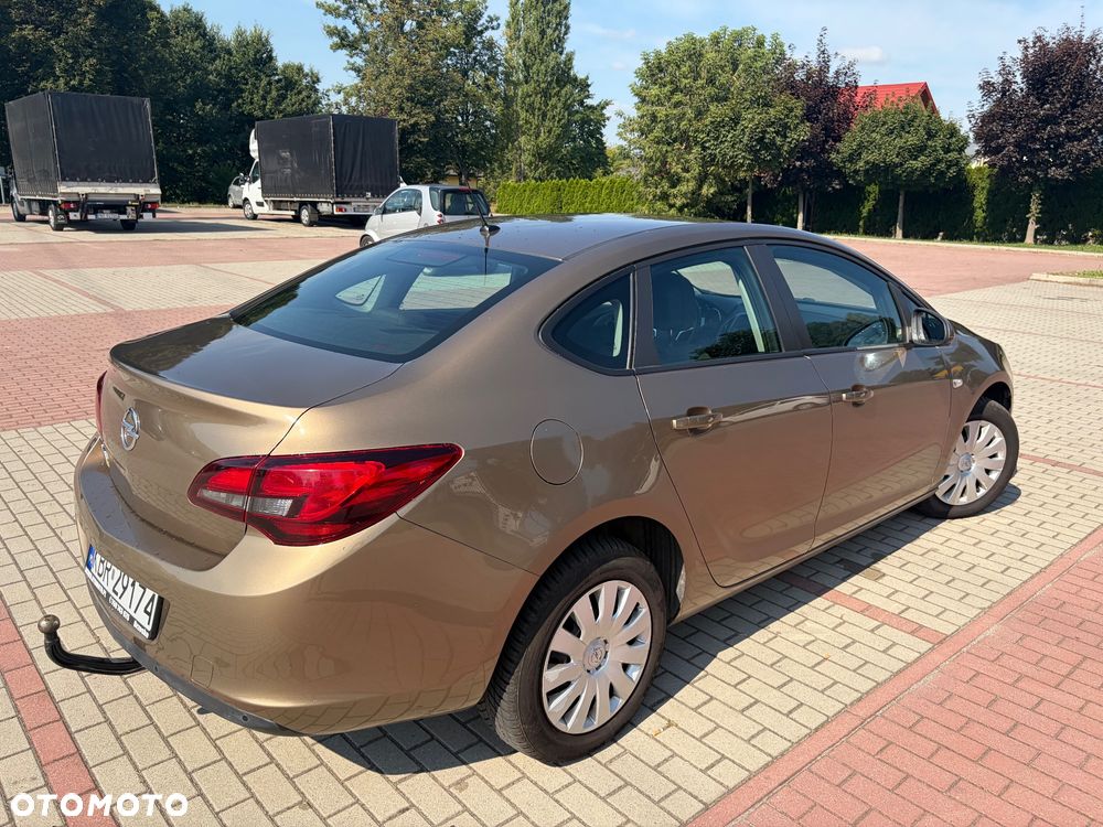 Opel Astra 2013 photo 4
