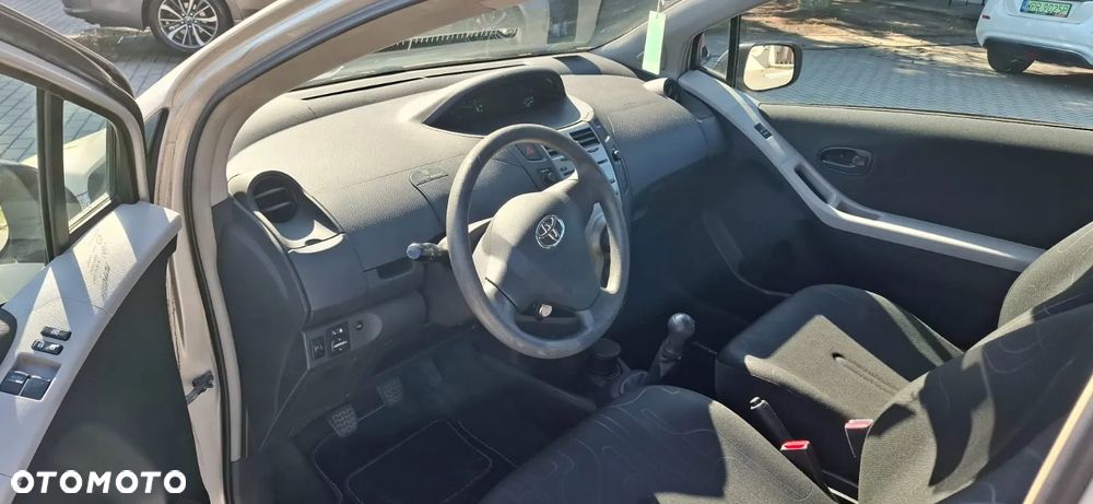 Toyota Yaris - 8