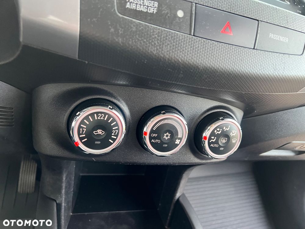 Mitsubishi Outlander 2.0 DI-D 4WD Intense - 29