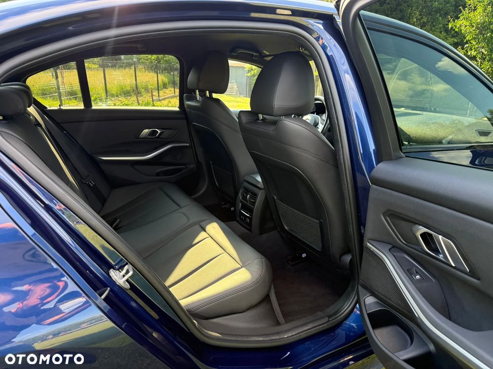 BMW Seria 3 320i GPF Sport Line Shadow - 12