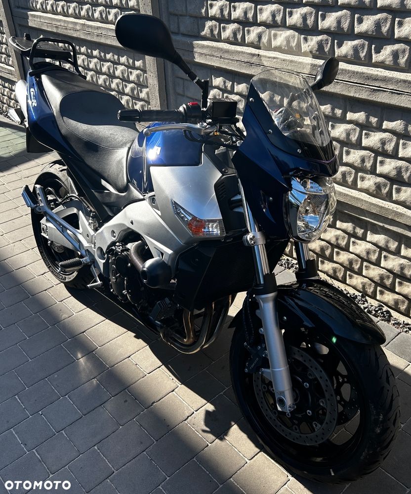 Suzuki GSR - 8