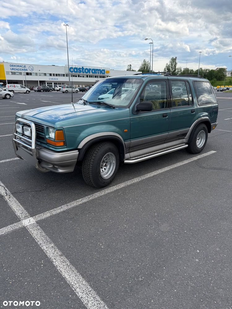 Ford Explorer Standard - 9