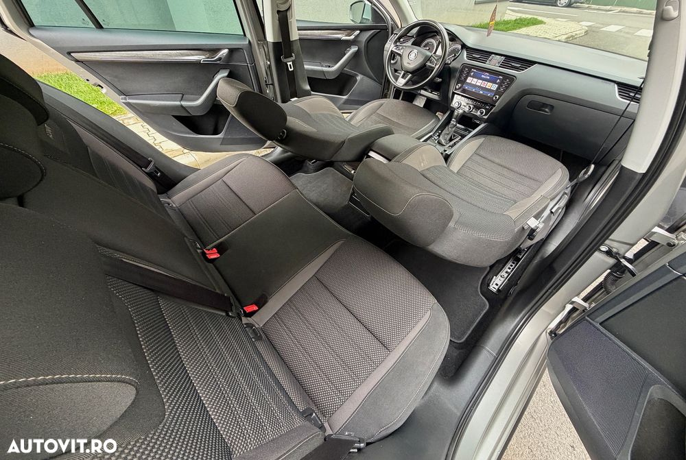 Skoda Octavia Combi 2.0 TDI DSG 4X4 Scout - 6