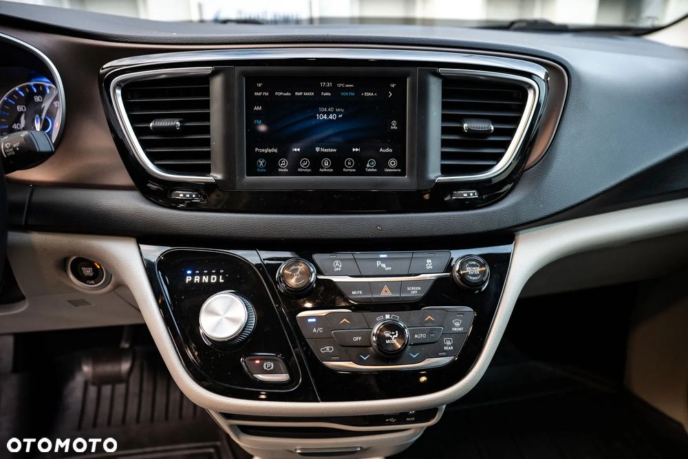 Chrysler Pacifica - 25