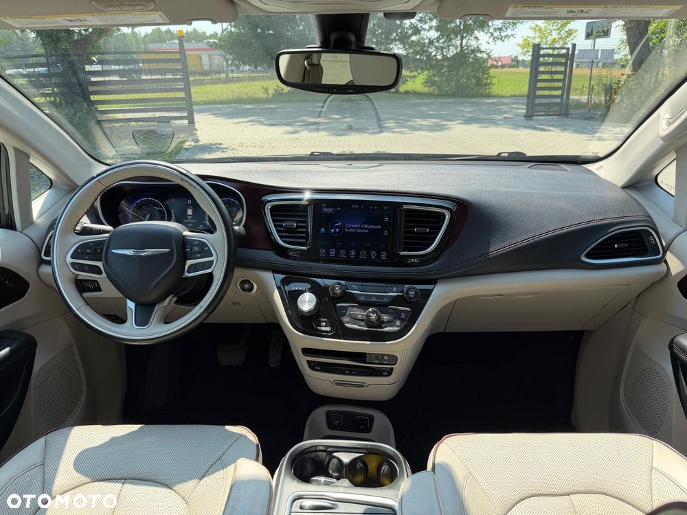 Chrysler Pacifica - 20