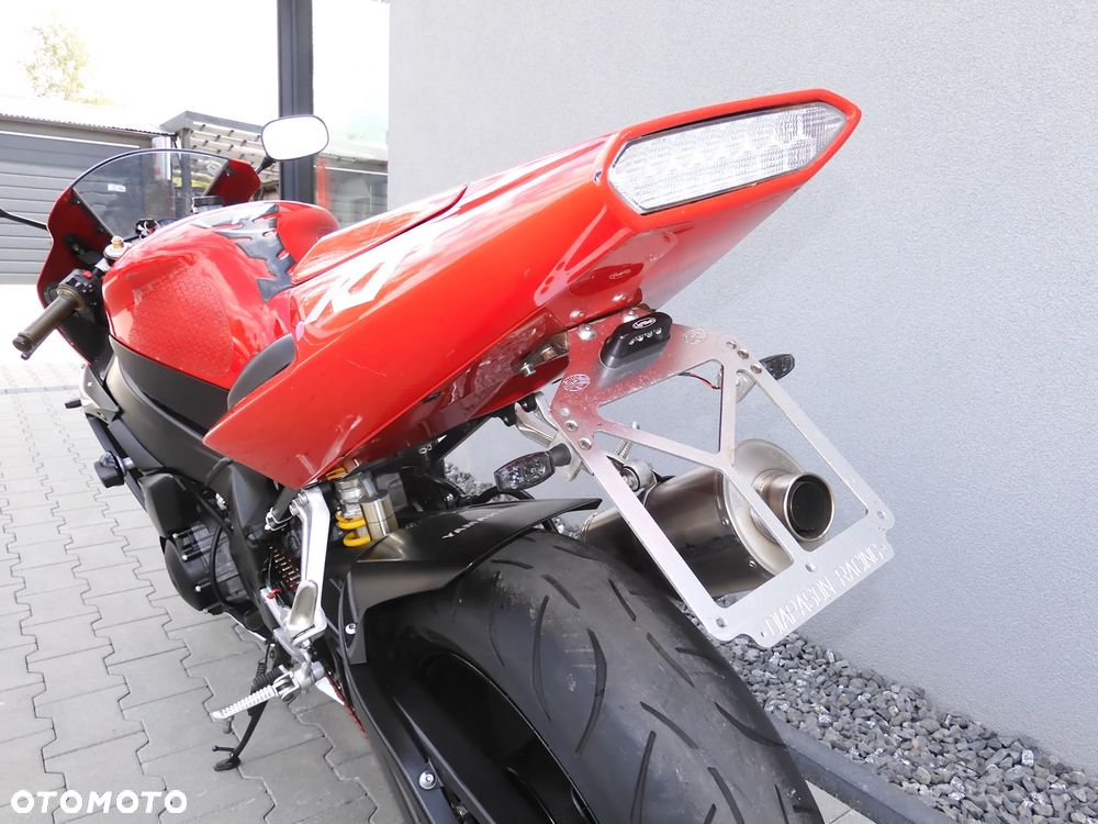 Yamaha R1 - 33