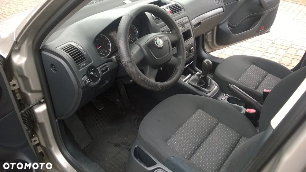Skoda Octavia 1.6 Ambition - 12