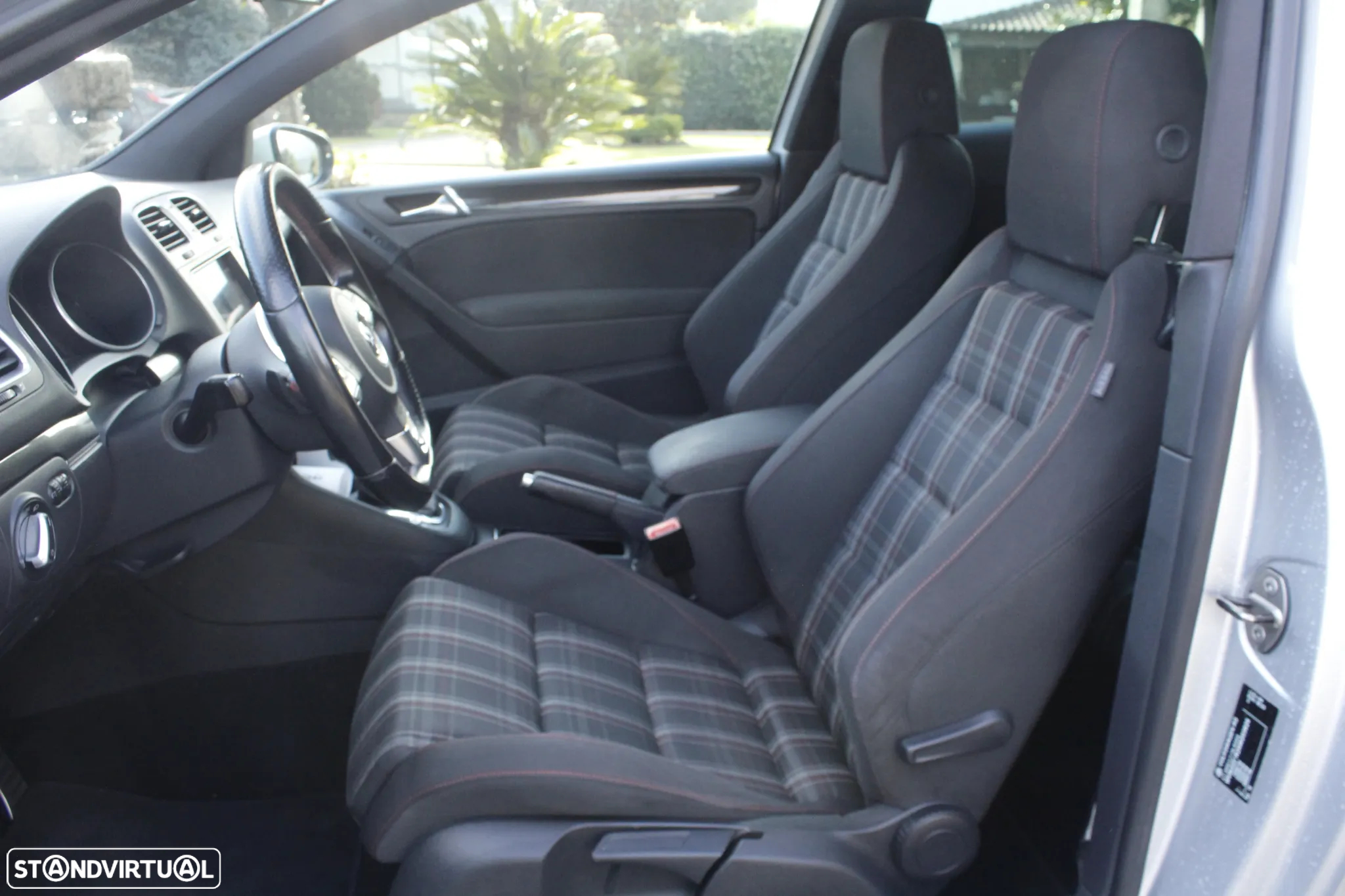 VW Golf 2.0 GTI DSG - 35