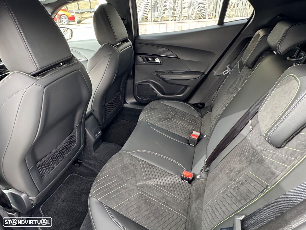 Peugeot e-2008 54 kWh GT - 31