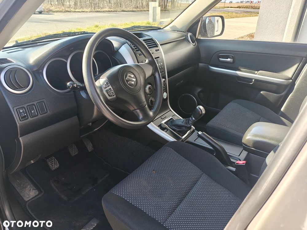 Suzuki Grand Vitara 2.0 De luxe - 11