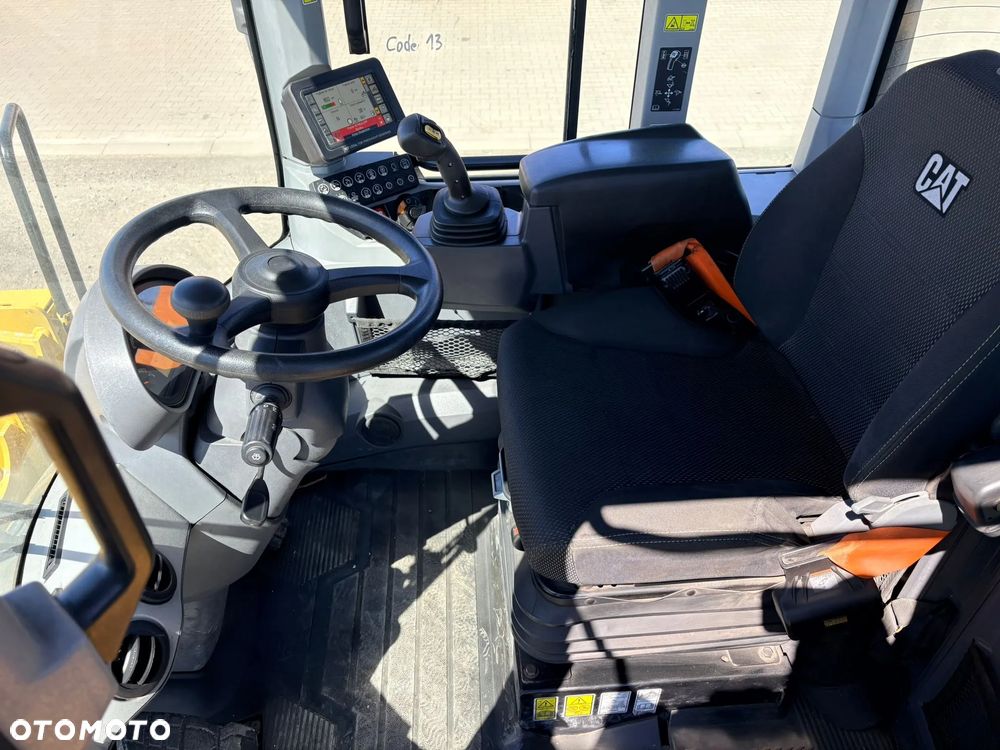 Caterpillar 930M - 24