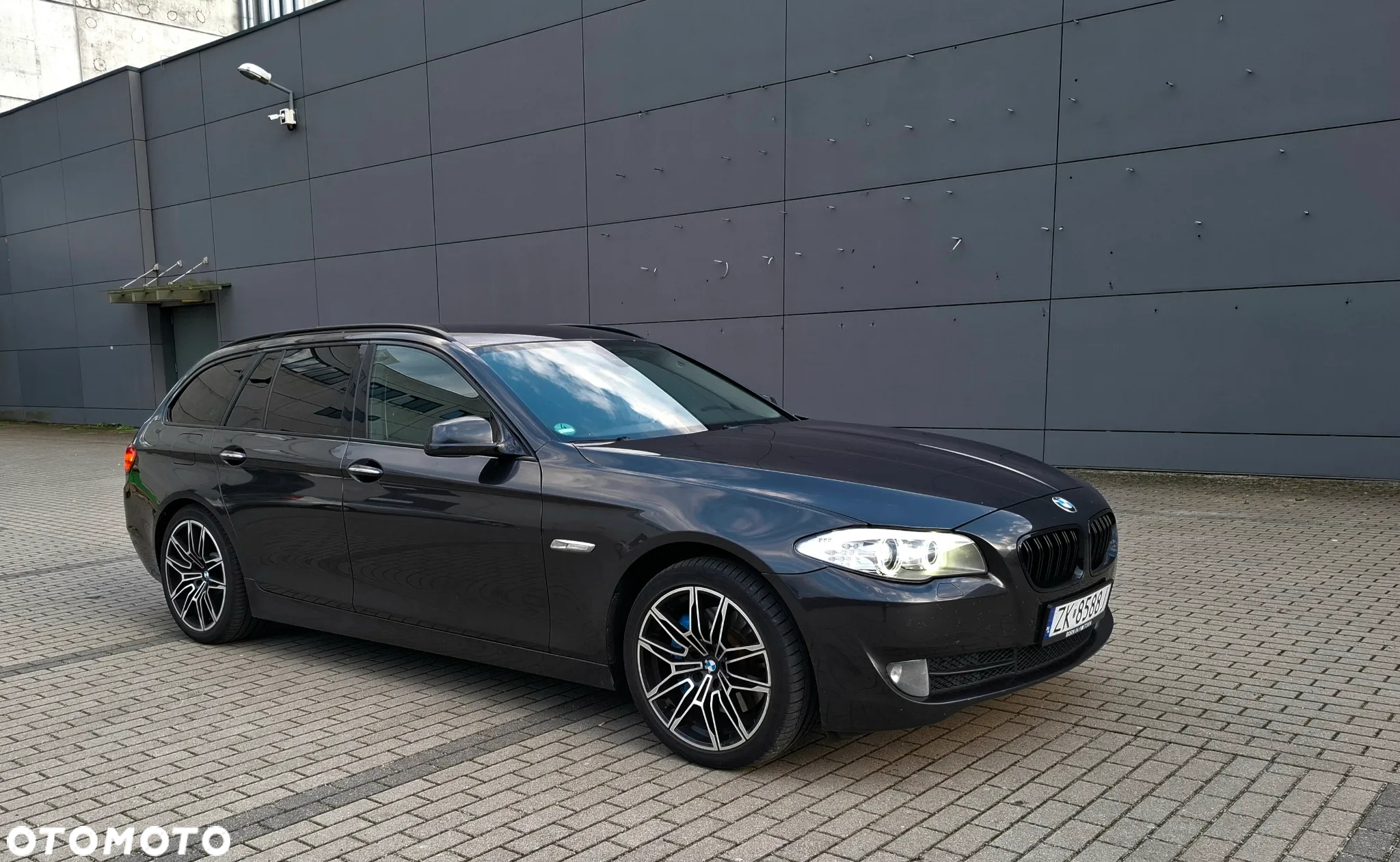 BMW Seria 5 525d - 11
