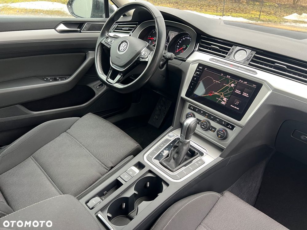Volkswagen Passat - 21