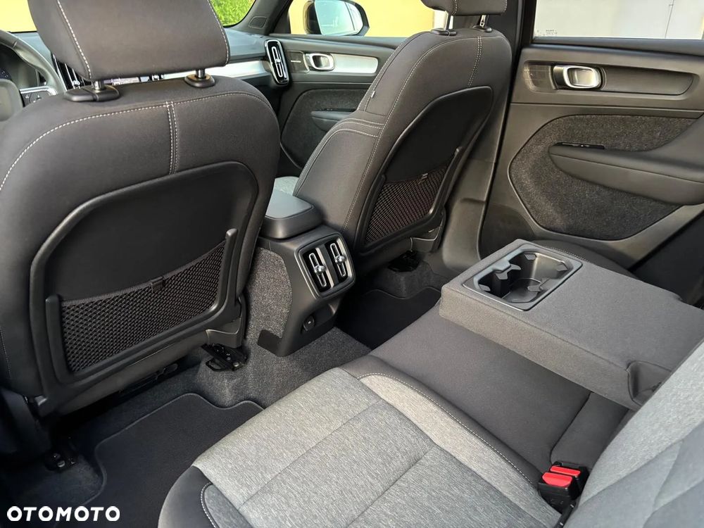 Volvo XC 40 B4 Ultra Black Edition - 17