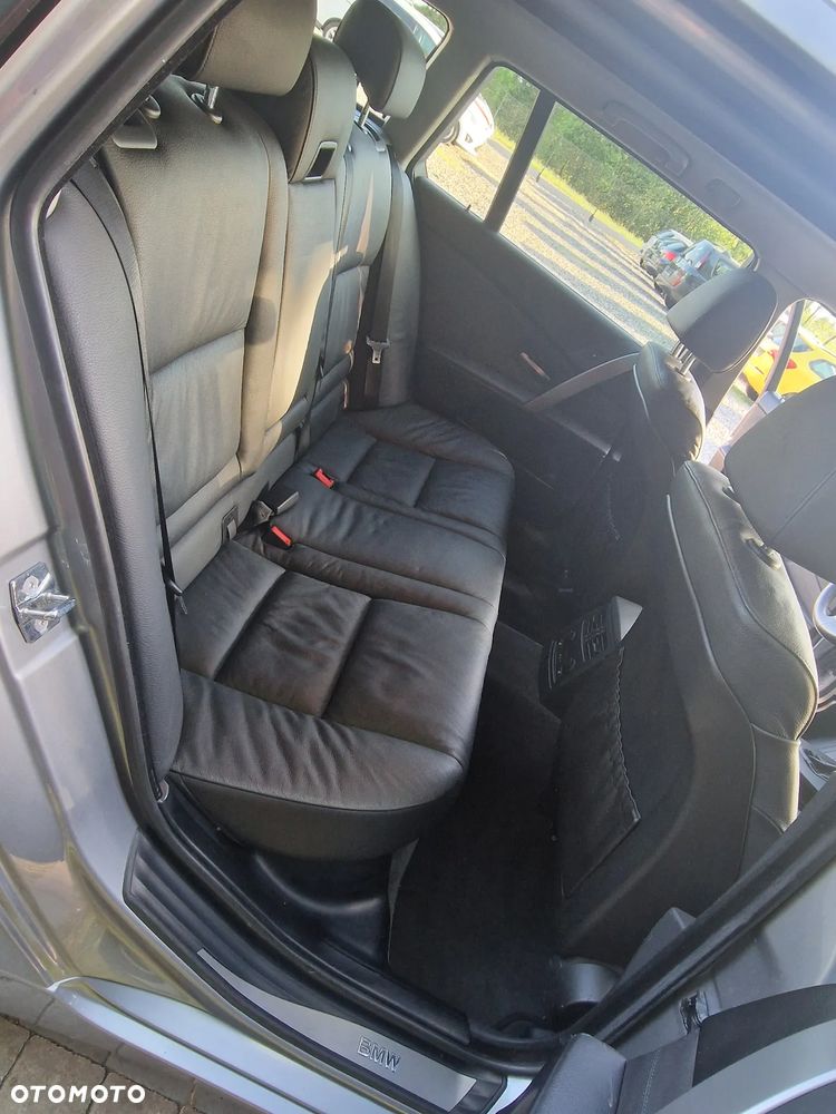 BMW Seria 5 525xi - 28