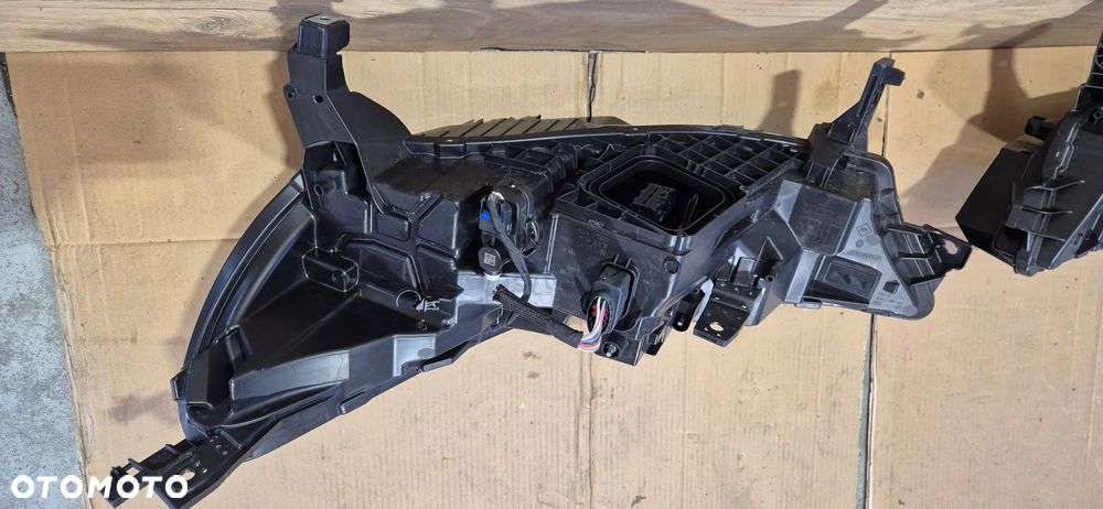 CAPTUR II LIFT SYMBIOZ LAMPA PRZÓD LEWA LUB PRWA LED 24- - 7