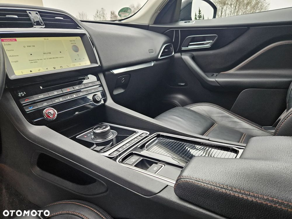 Jaguar F-Pace 20d AWD Prestige - 39