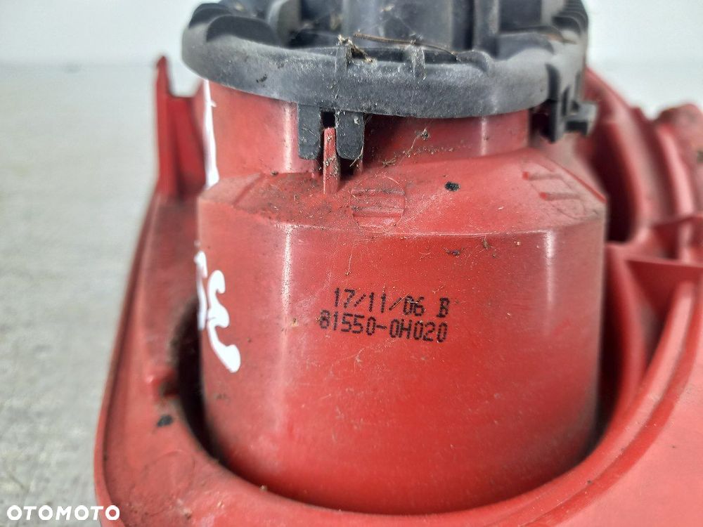 LAMPA TYLNA PRAWA TOYOTA AYGO I 81550-0H020 HATCHBACK 5 DRZWI - 2