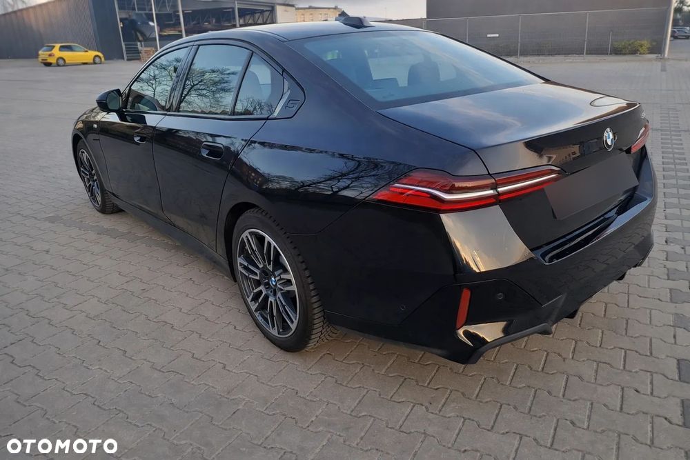 BMW Seria 5 520i mHEV - 3