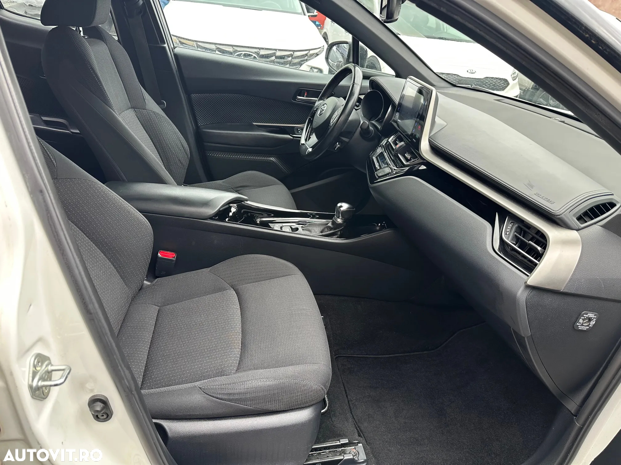 Toyota C-HR 1.8 HSD 122 CP 4x2 CVT C-lassy bi-tone - 14