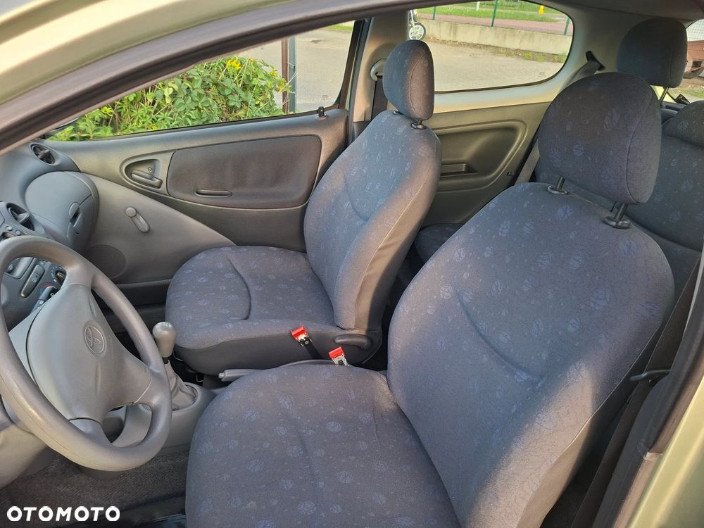 Toyota Yaris 1.0 Base - 7