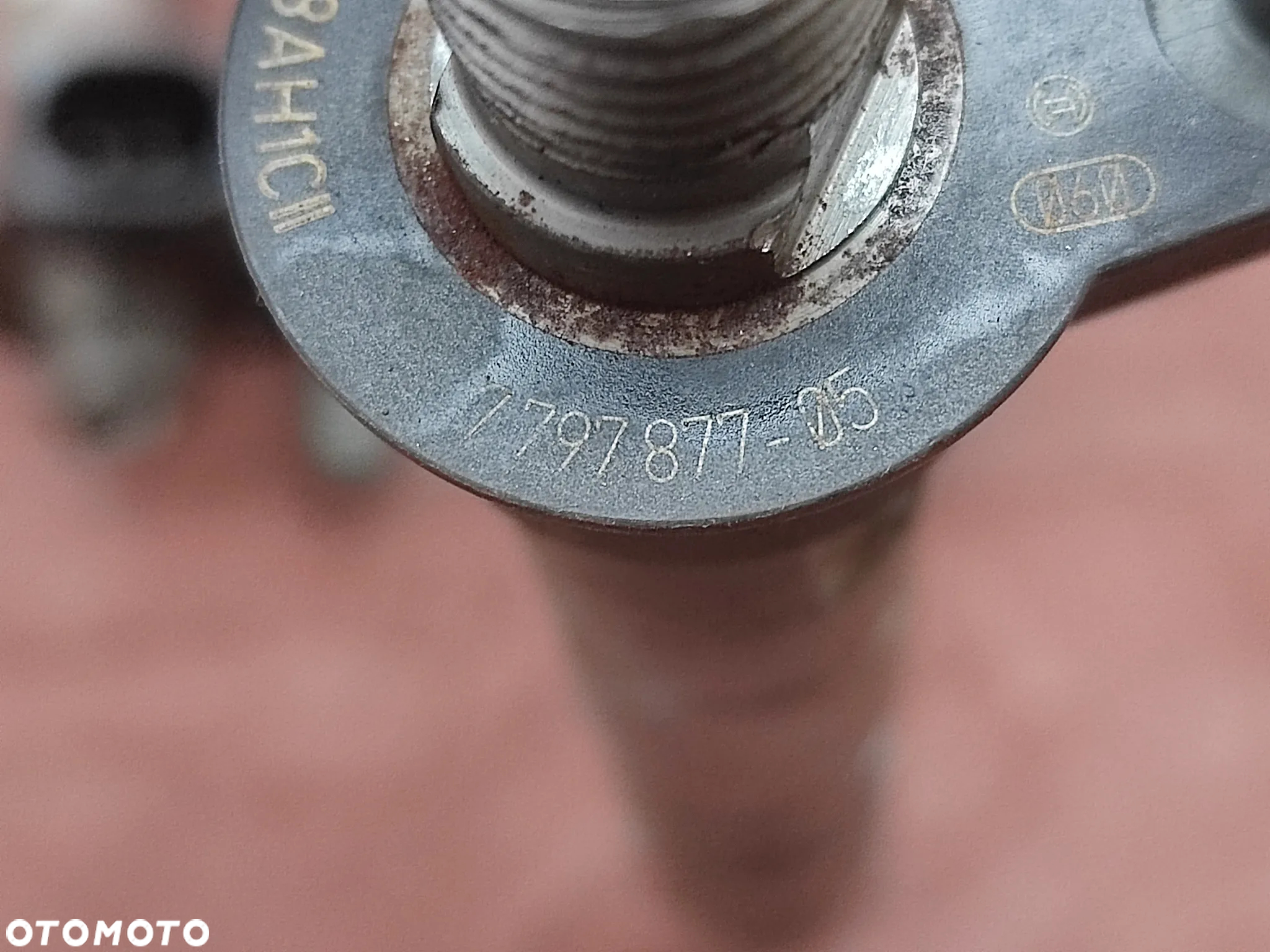BMW E60LCI / E81 / E82 / E88 / E87 / E90 / E91LCI / E92 / E93 ORYGINALNY WTRYSKIWACZ PALIWA PIEZO / WTRYSKI KOMPLET 4 SZTUKI PIEZO-ELEKTRYCZNYCH DO SILNIKÓW GAMY N47D20 177KM DIESLA O NR. 13 53 7 797 877 - 05 ( 60 ) SPRAWNE W 100% - 18