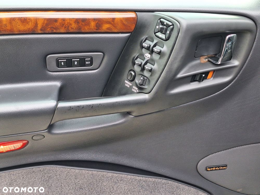 Jeep Grand Cherokee - 26