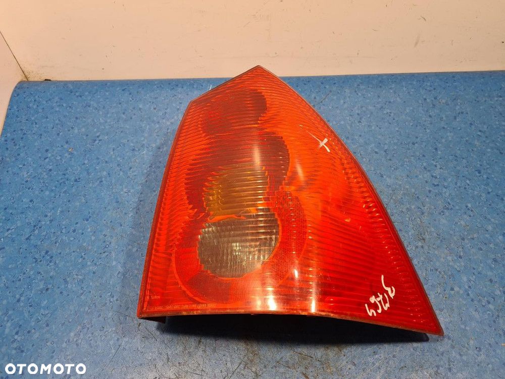 PEUGEOT 307 LAMPA TYŁ PRAWA ZEWNĘTRZNA - 1