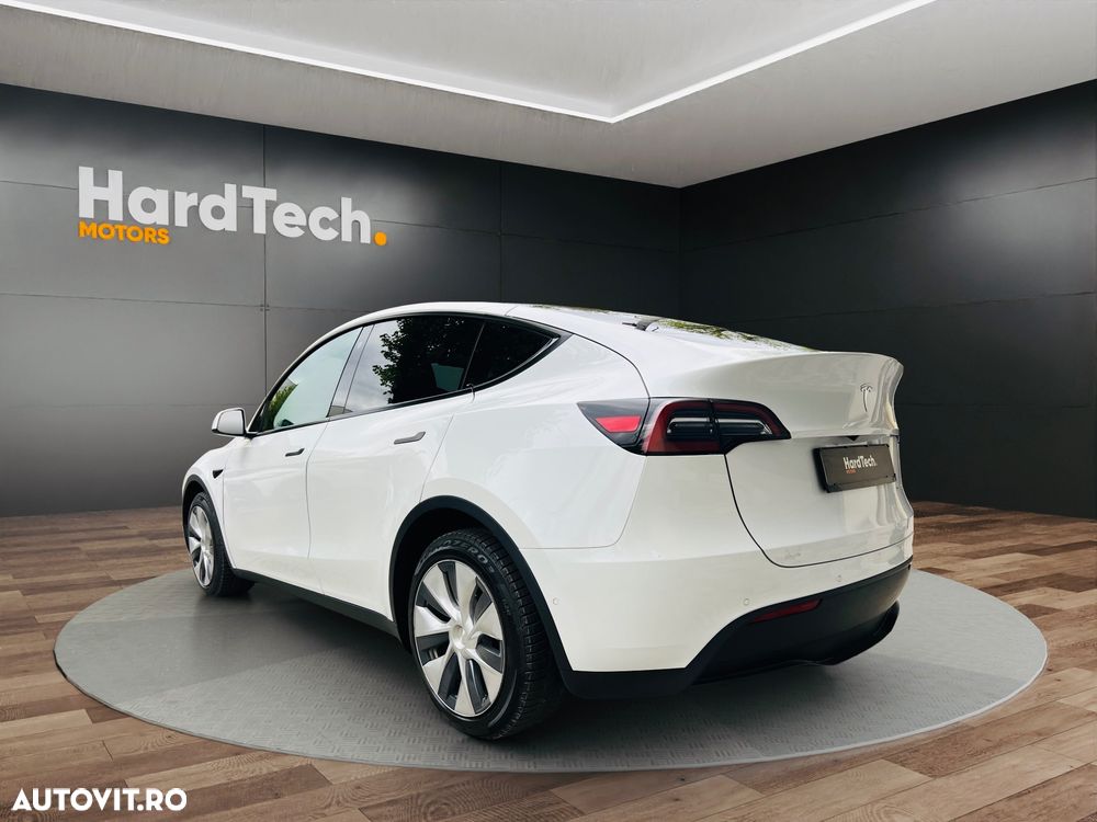 Tesla Model Y - 5