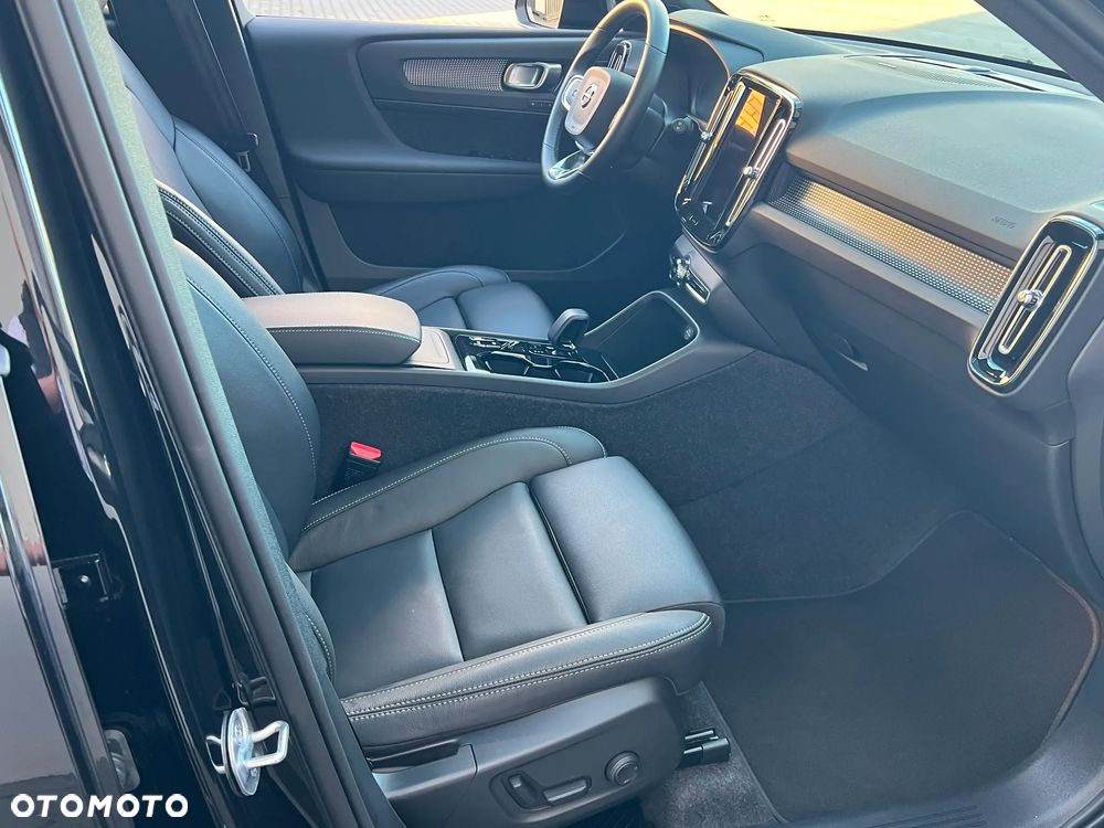 Volvo XC 40 B4 AWD Ultimate Dark - 25