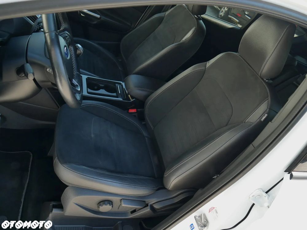 Ford Kuga - 19