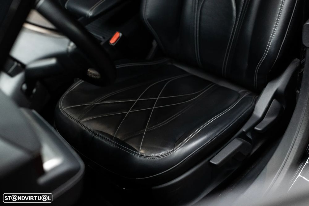 Ford Mustang Mach-E Standard - 23