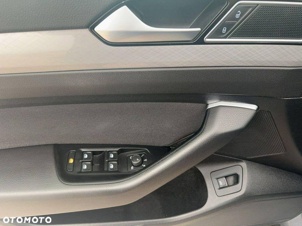 Volkswagen Passat - 13