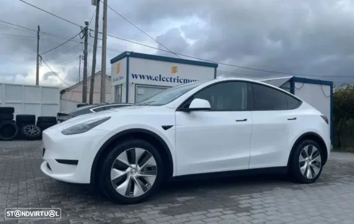 Tesla Model Y RWD - 1